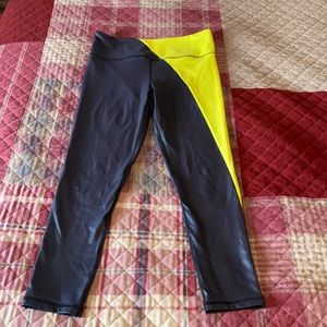 Zyia black and yellow metallic 7/8 light n tight leggings - 12